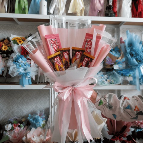 Pink Delight Snack Bouquet